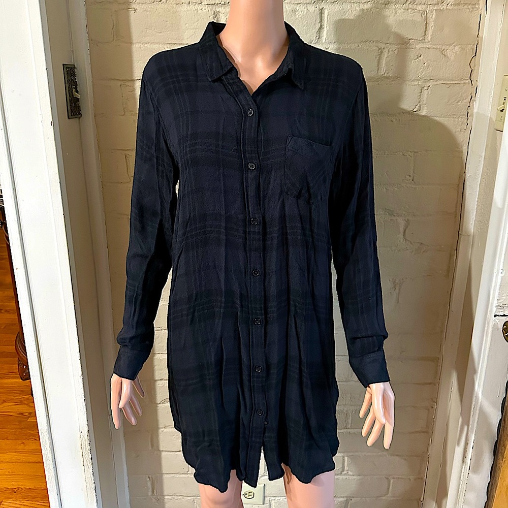 Rails size medium dark navy blue and black checkered plaid button down